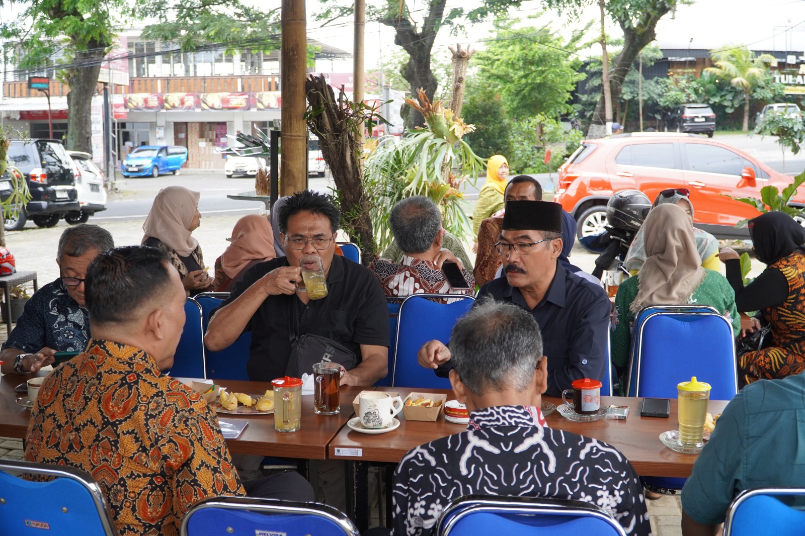 04. Lebih Gayeng Bincang Santai Ketua Umum Bersama Pengurus Mempererat Solidaritas dan Kekompakan
